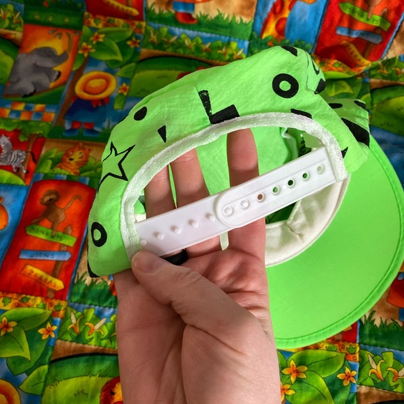 RARE 1990 vintage neon green Chuck E. Cheese hat - Picture 6 of 7